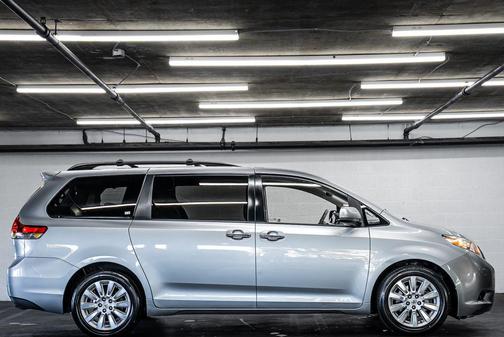 Silver Sky Metallic 2014 Toyota Sienna XLE