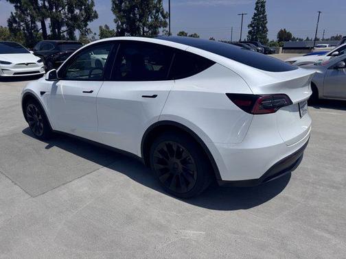 2022 Tesla Model Y Long Range Dual Motor All-Wheel Drive