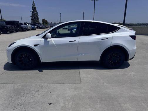 2022 Tesla Model Y Long Range Dual Motor All-Wheel Drive