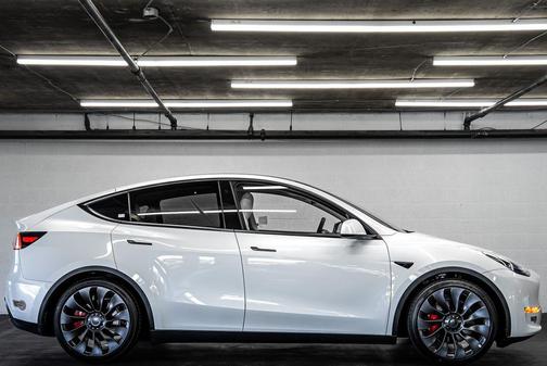 Pearl White Multi-Coat 2023 Tesla Model Y Performance Dual Motor All-Wheel Drive