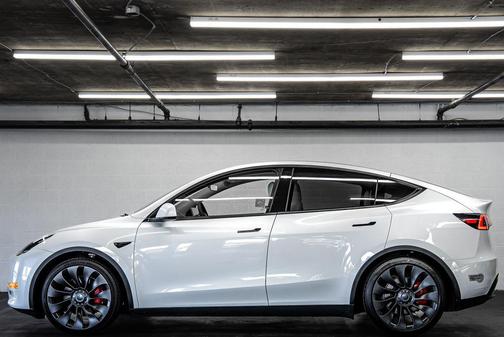 Pearl White Multi-Coat 2023 Tesla Model Y Performance Dual Motor All-Wheel Drive