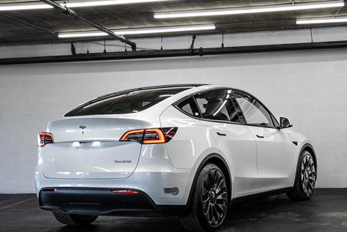 Pearl White Multi-Coat 2023 Tesla Model Y Performance Dual Motor All-Wheel Drive