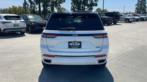 2022 Jeep Grand Cherokee Summit