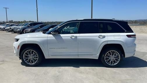 2022 Jeep Grand Cherokee Summit