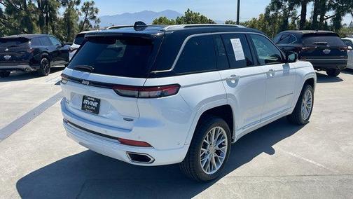 2022 Jeep Grand Cherokee Summit