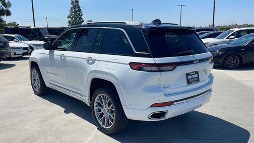 2022 Jeep Grand Cherokee Summit