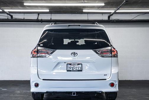 White 2015 Toyota Sienna SE
