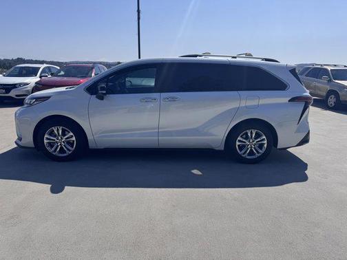 2023 Toyota Sienna XSE 7 Passenger
