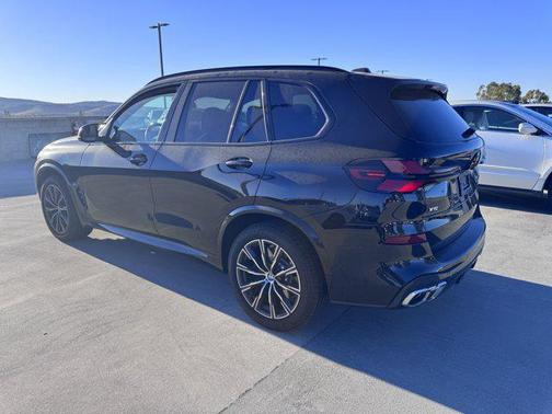 2025 BMW X5 M60i