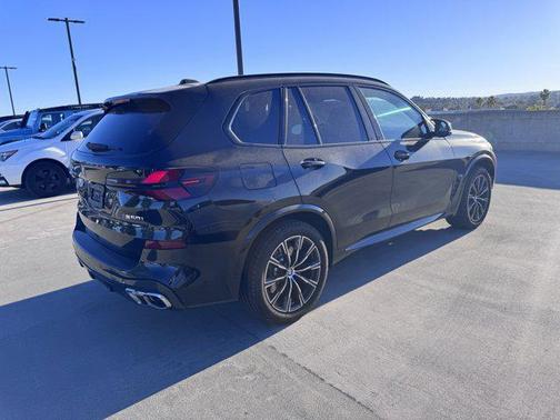 2025 BMW X5 M60i
