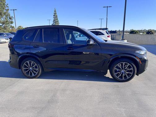 2025 BMW X5 M60i
