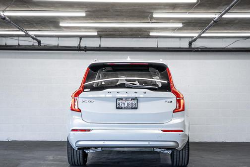 2022 Volvo XC90 T6 Momentum