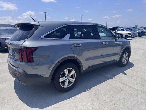 2023 Kia Sorento LX