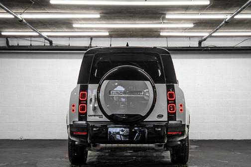 2023 Land Rover Defender 130 X-Dynamic SE
