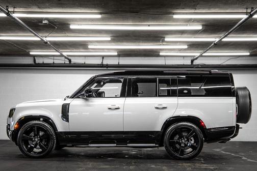 2023 Land Rover Defender 130 X-Dynamic SE