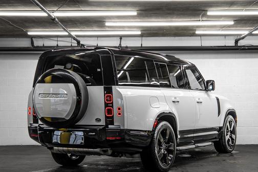 2023 Land Rover Defender 130 X-Dynamic SE