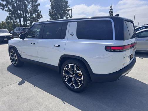 2023 Rivian R1S Adventure