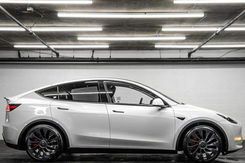 2023 Tesla Model Y Performance Dual Motor All-Wheel Drive