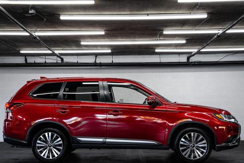 Rally Red Metallic 2019 Mitsubishi Outlander SE