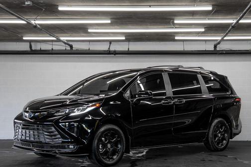 2025 Toyota Sienna Woodland Edition
