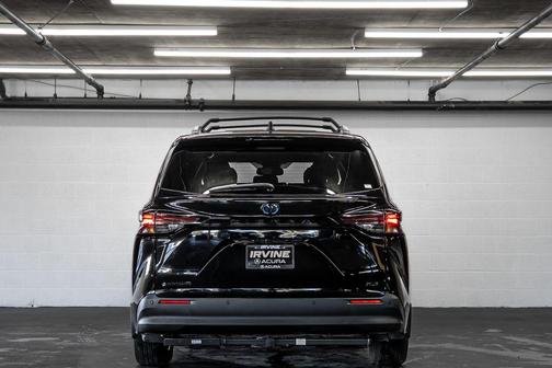 2025 Toyota Sienna Woodland Edition