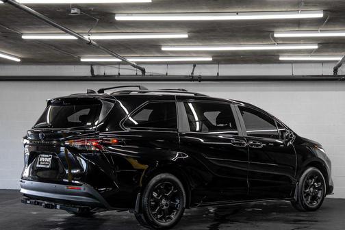 2025 Toyota Sienna Woodland Edition