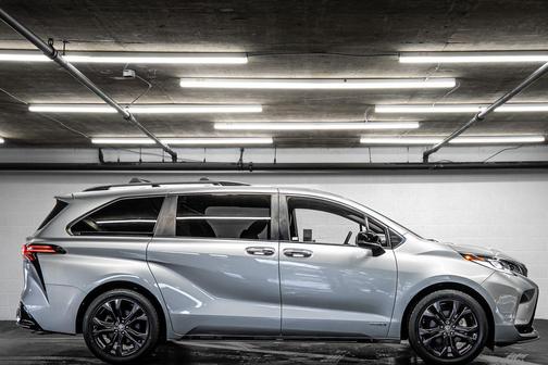 2021 Toyota Sienna XSE 7 Passenger