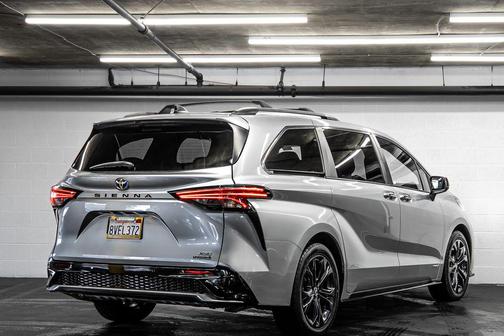 2021 Toyota Sienna XSE 7 Passenger