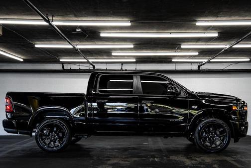 Diamond Black Crystal Pearlcoat 2026 RAM 1500 Laramie