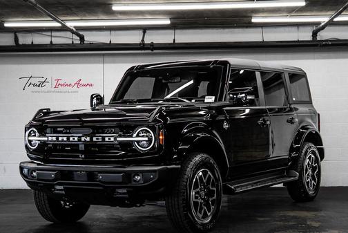 Shadow Black 2025 Ford Bronco Outer Banks