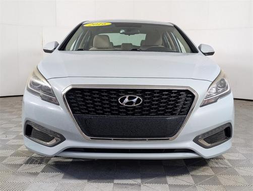 2016 Hyundai SONATA Hybrid SE