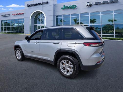 Silver Zynith 2024 Jeep Grand Cherokee Limited