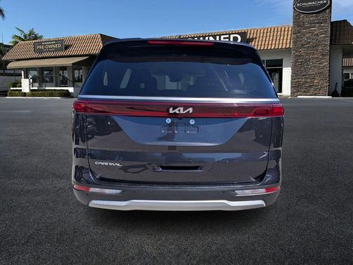 2023 Kia Carnival LX