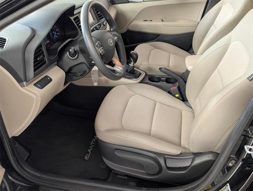 2019 Hyundai ELANTRA SE