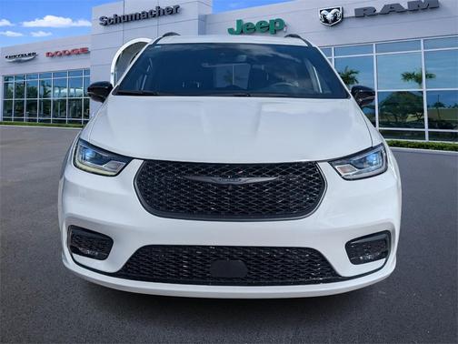 2024 Chrysler Pacifica Touring-L