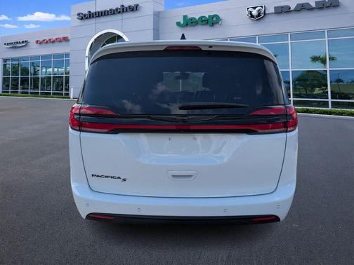 2024 Chrysler Pacifica Touring-L