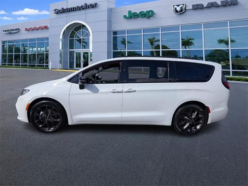 2024 Chrysler Pacifica Touring-L