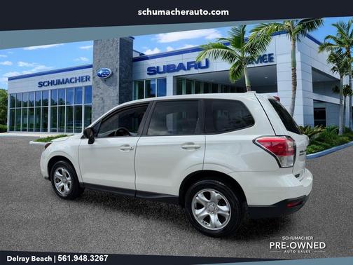Crystal White Pearl 2018 Subaru Forester 2.5i