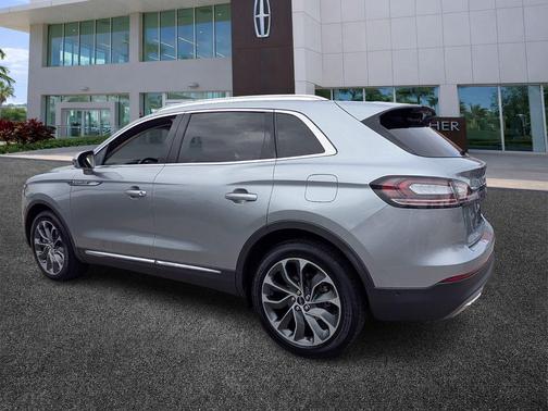 Radiance Metallic 2022 Lincoln Nautilus Reserve