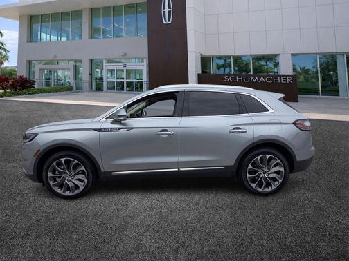 Radiance Metallic 2022 Lincoln Nautilus Reserve