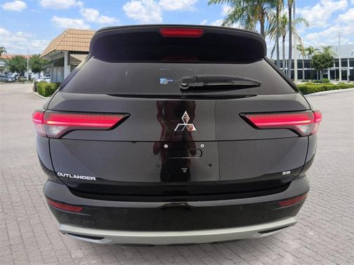 2023 Mitsubishi Outlander SE