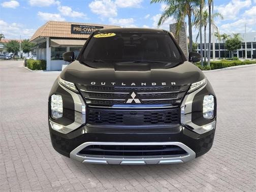 2023 Mitsubishi Outlander SE