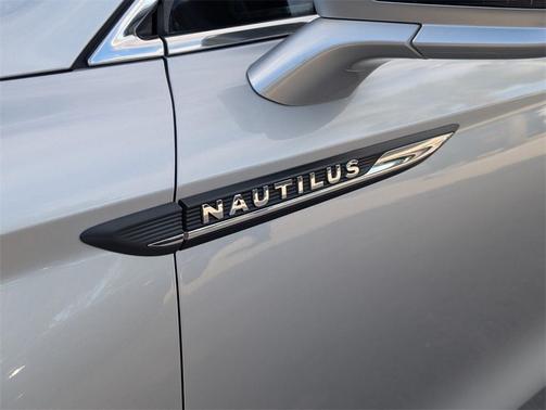 2019 Lincoln Nautilus Select
