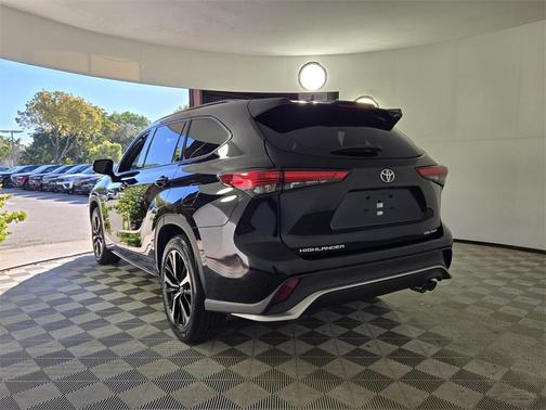 2022 Toyota Highlander XSE