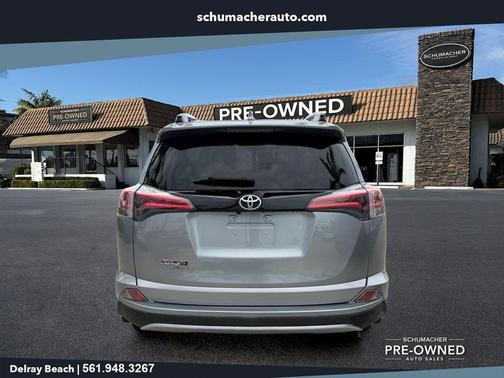 Silver Sky Metallic 2018 Toyota RAV4 SE