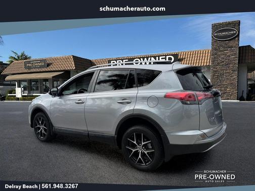 Silver Sky Metallic 2018 Toyota RAV4 SE