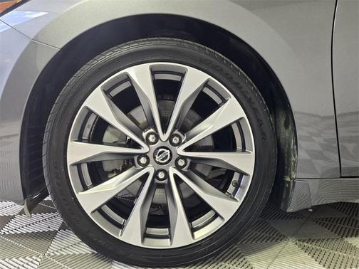 2022 Nissan Maxima Platinum