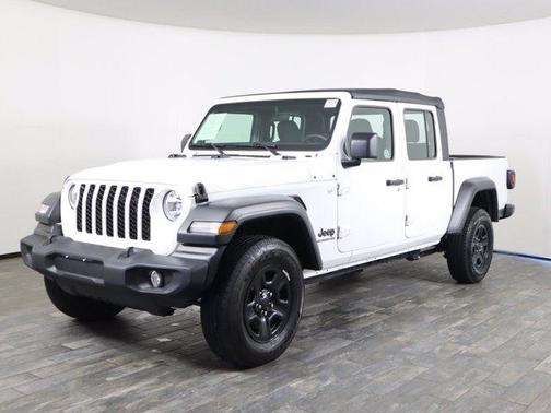 Photo 2 of 35 of 2021 Jeep Gladiator Sport