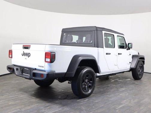 Photo 5 of 35 of 2021 Jeep Gladiator Sport