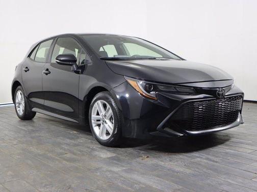Photo 4 of 36 of 2019 Toyota Corolla Hatchback SE